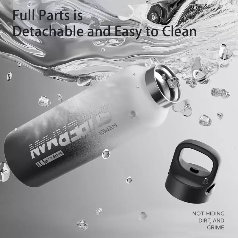 Detachable water bottle in water, easy to clean.